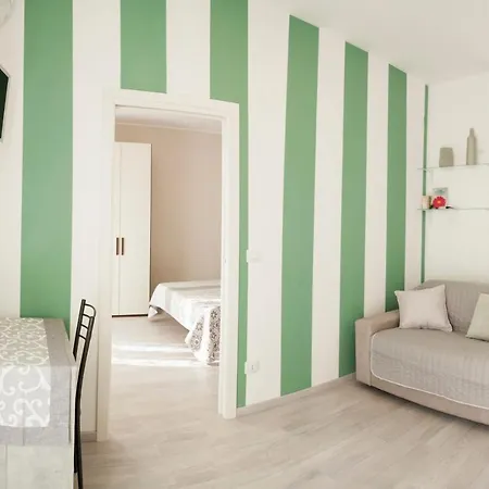 Cecco D'ascoli 아파트 *